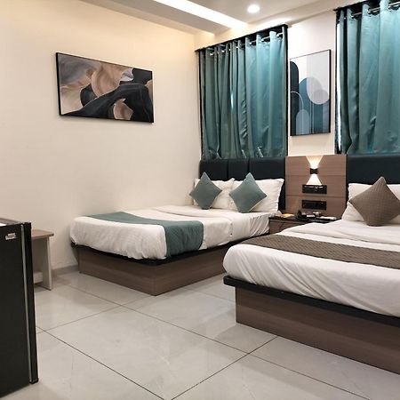Hotel Paris Plaza Ahmedabad Esterno foto
