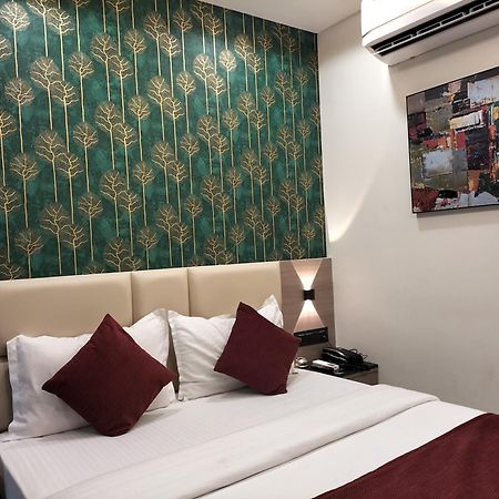 Hotel Paris Plaza Ahmedabad Esterno foto