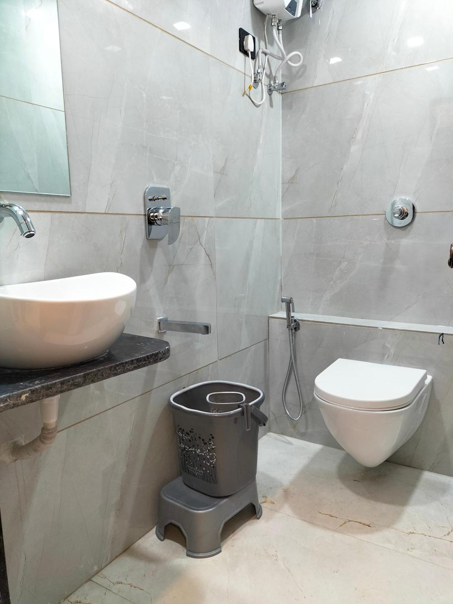 Hotel Paris Plaza Ahmedabad Esterno foto