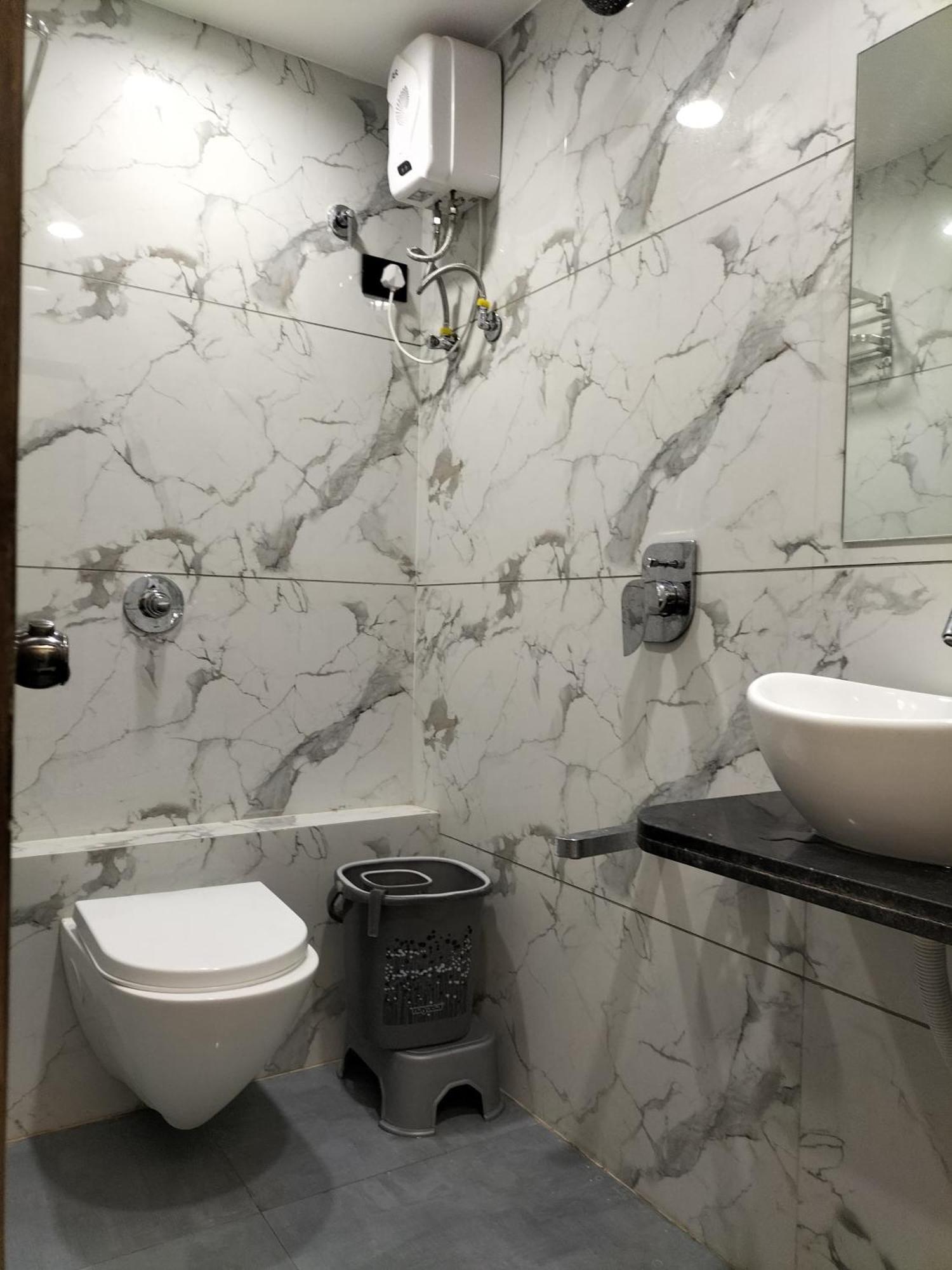 Hotel Paris Plaza Ahmedabad Esterno foto