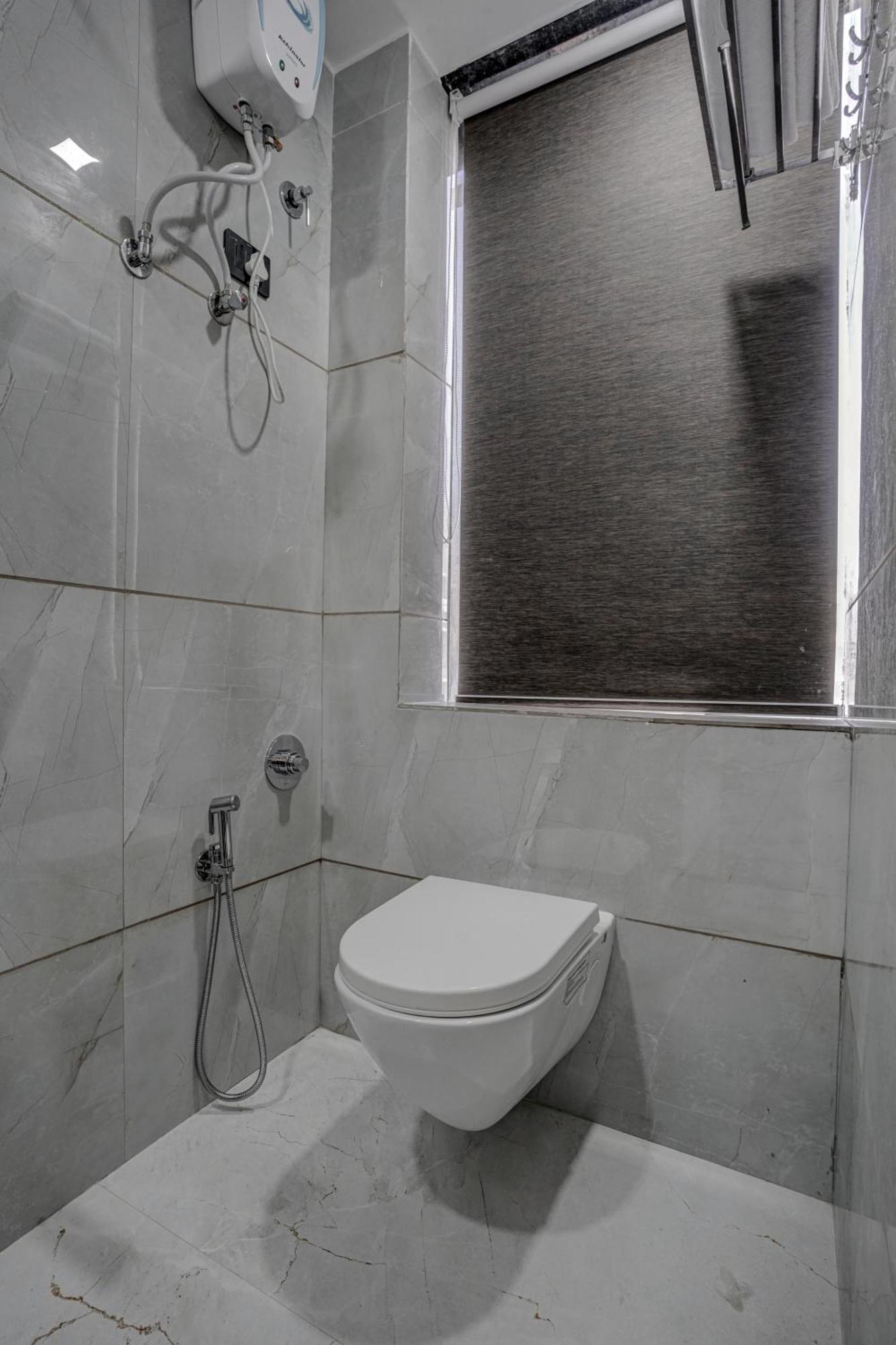Hotel Paris Plaza Ahmedabad Esterno foto