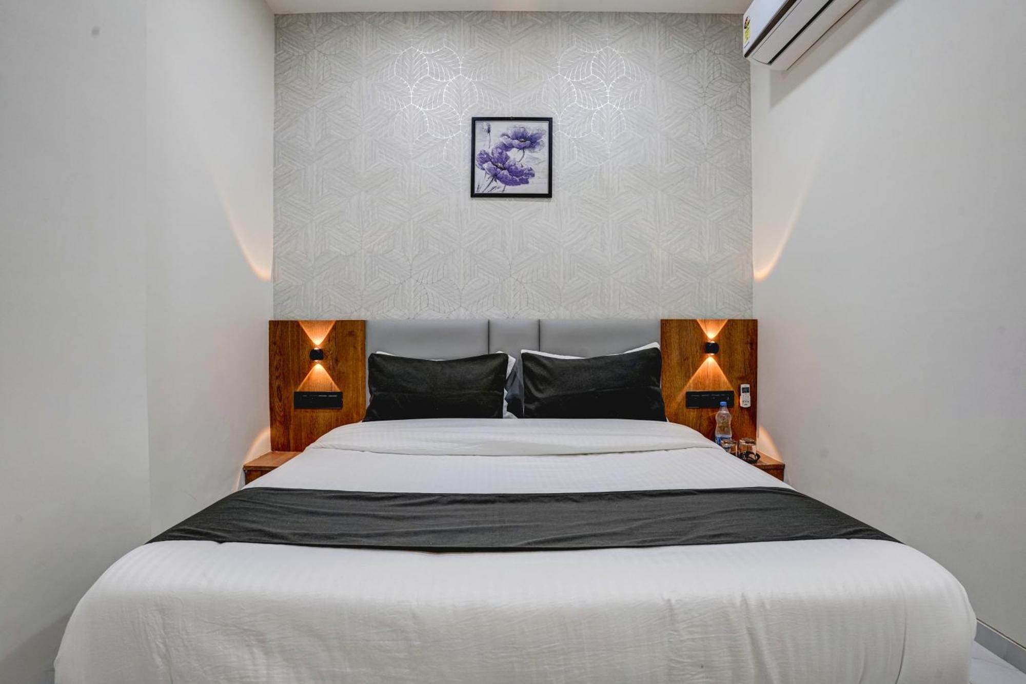 Hotel Paris Plaza Ahmedabad Esterno foto