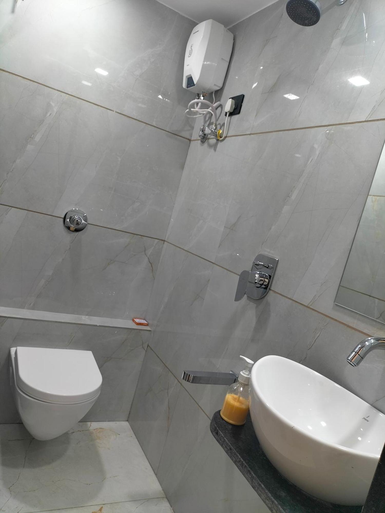 Hotel Paris Plaza Ahmedabad Esterno foto