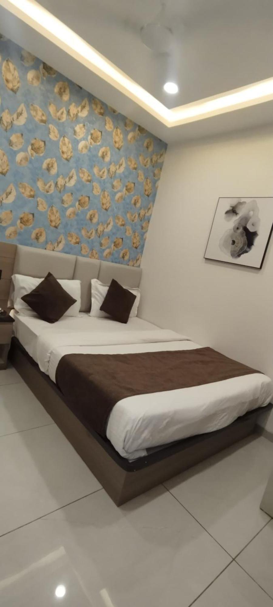 Hotel Paris Plaza Ahmedabad Esterno foto