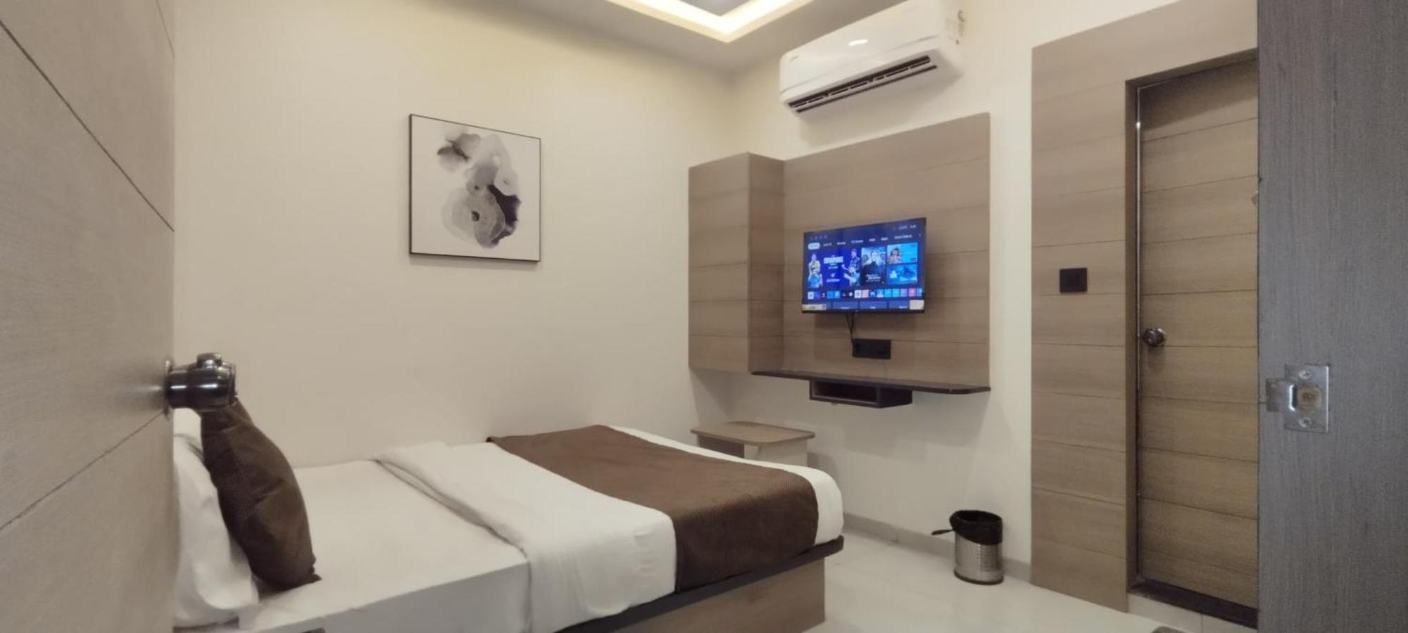 Hotel Paris Plaza Ahmedabad Esterno foto