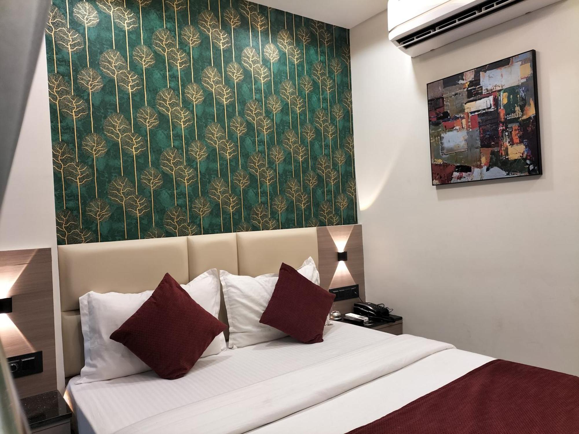 Hotel Paris Plaza Ahmedabad Esterno foto