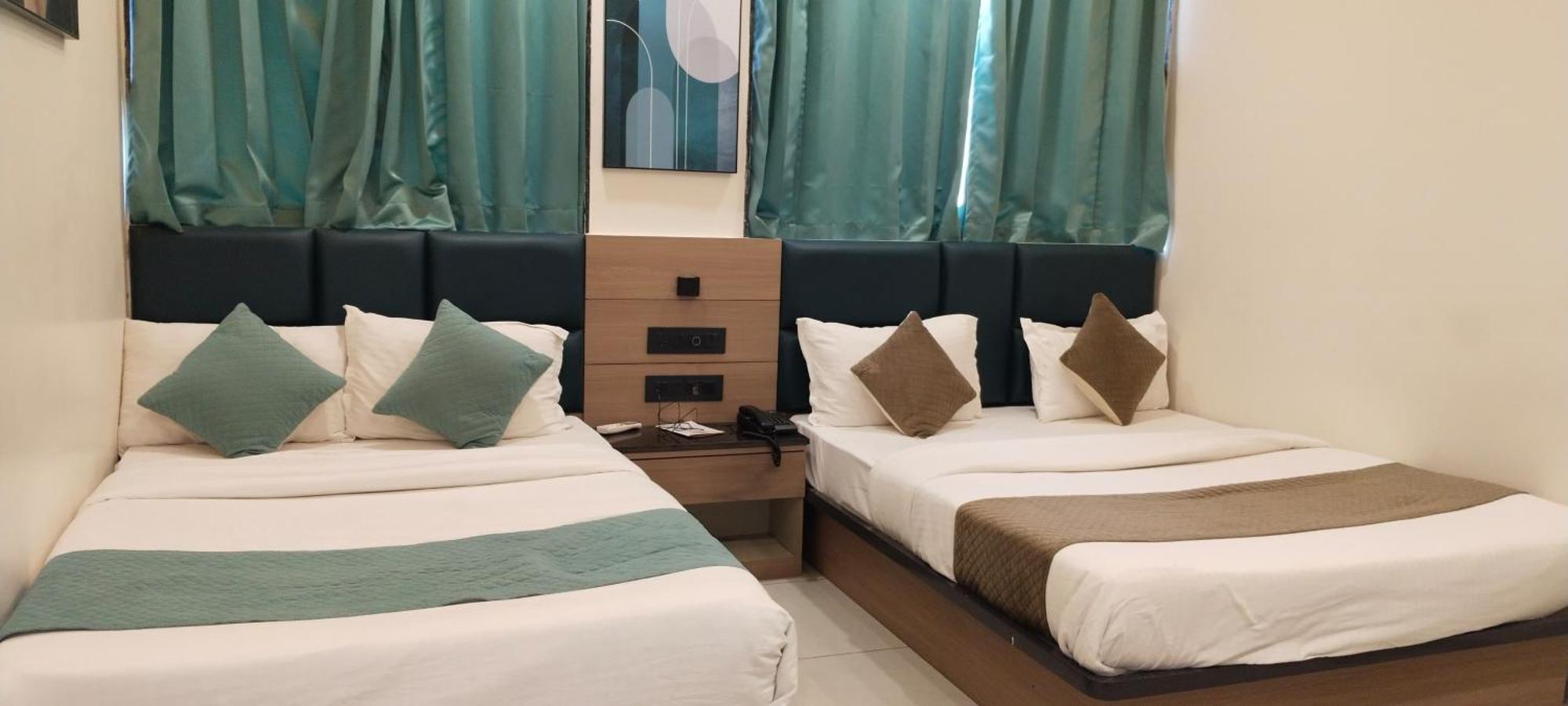 Hotel Paris Plaza Ahmedabad Esterno foto