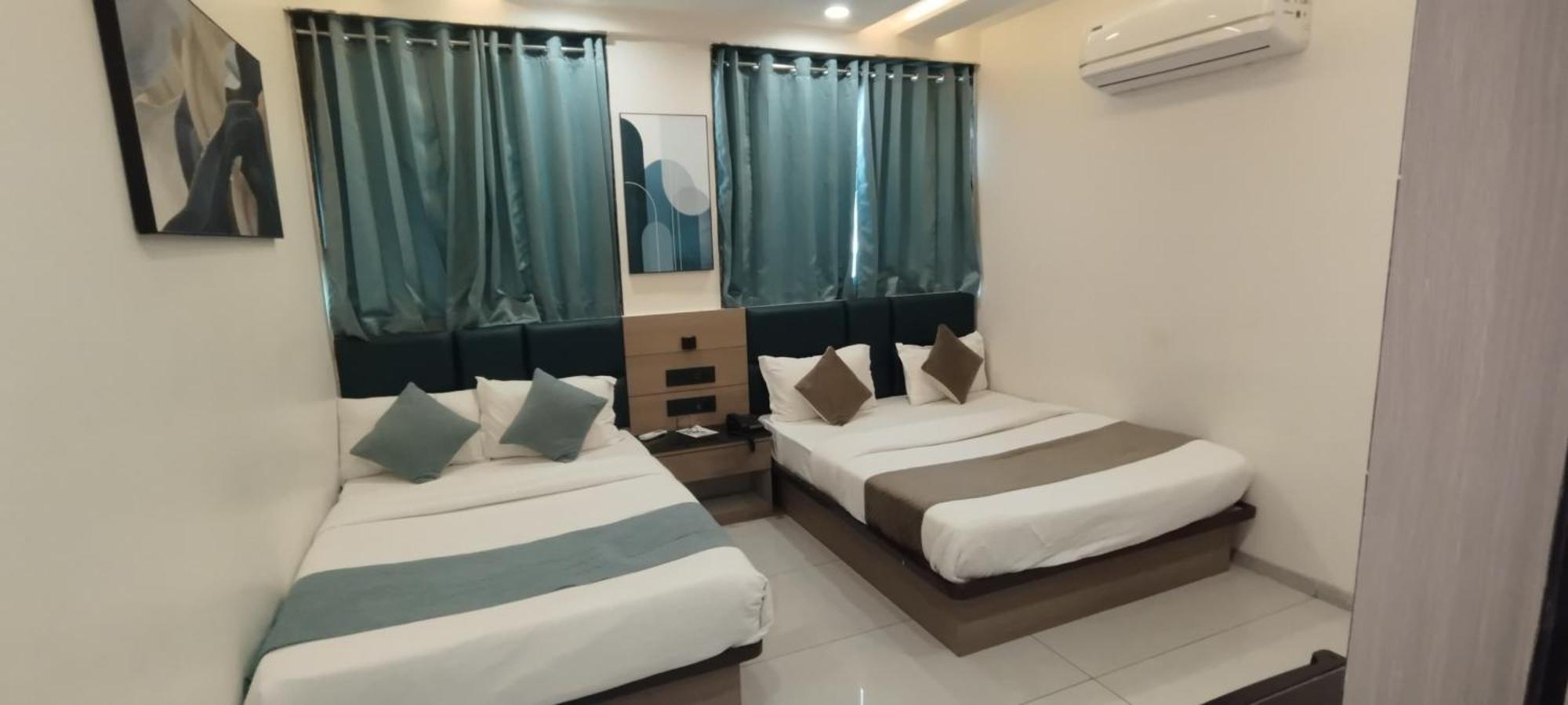 Hotel Paris Plaza Ahmedabad Esterno foto