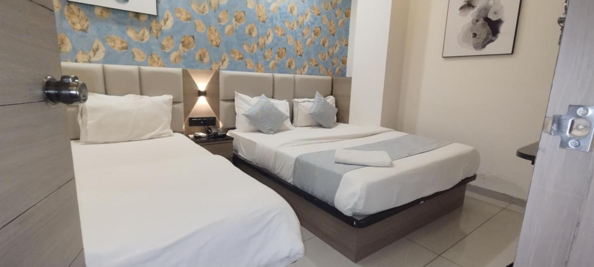 Hotel Paris Plaza Ahmedabad Esterno foto